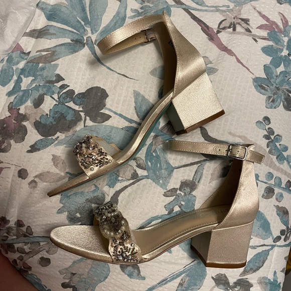 Betsey Johnson x David’s Bridal Block Heels - Picture 9 of 9